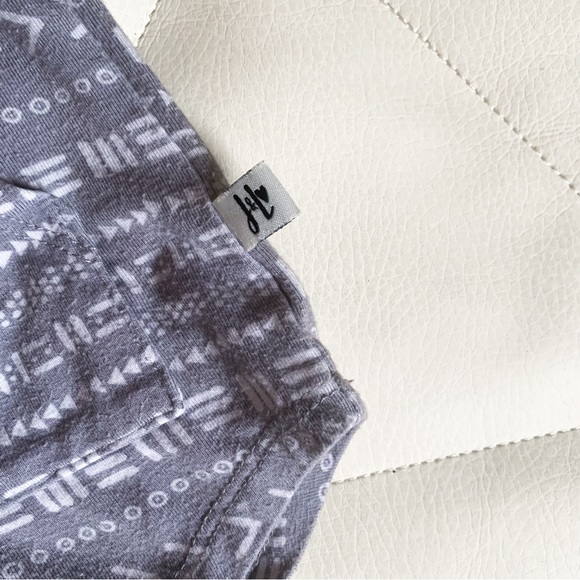 Jax & Lennon 🇨🇦 • Long Sleeved Hooded Top - Picture 3 of 6